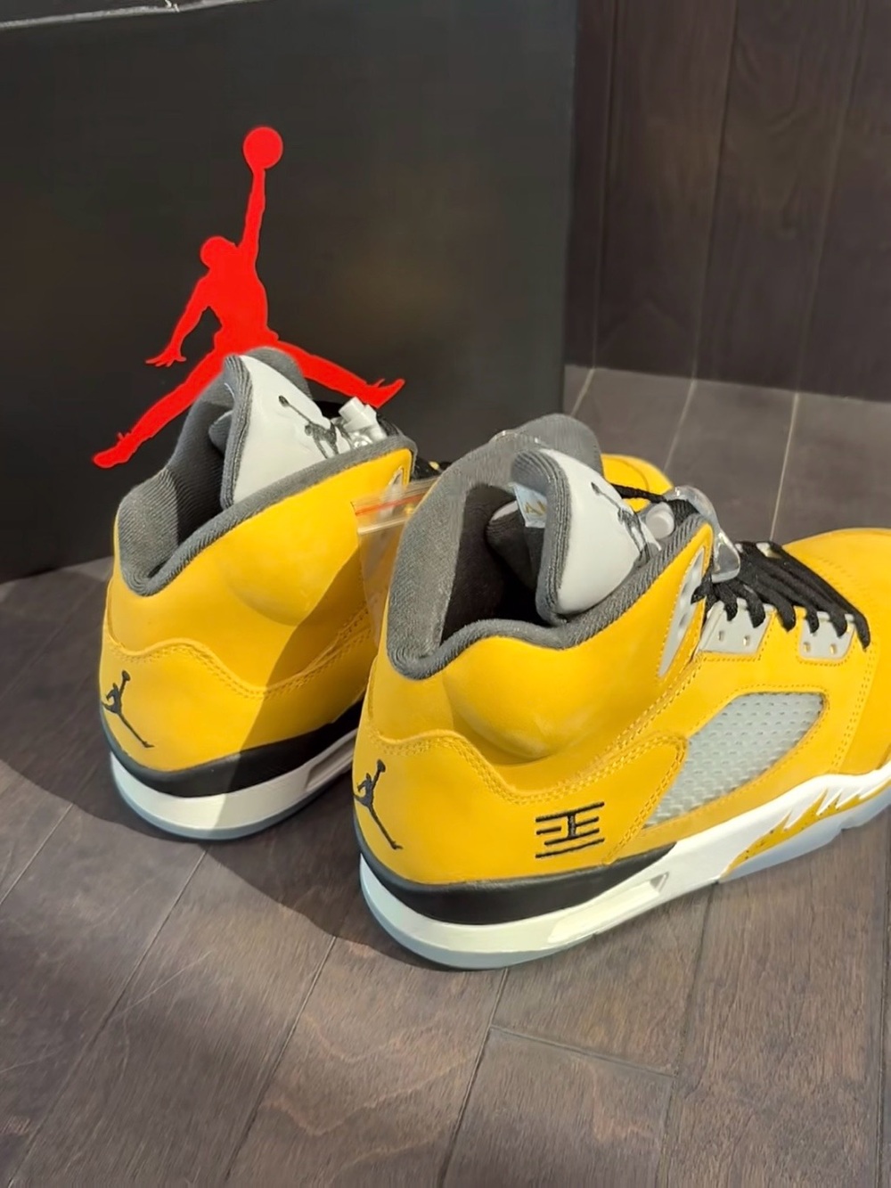 Air Jordan 5 Retro Tokyo T23 2025 -Men’s Yellow/ Black Sneakers Shoes - Picture 6 of 6